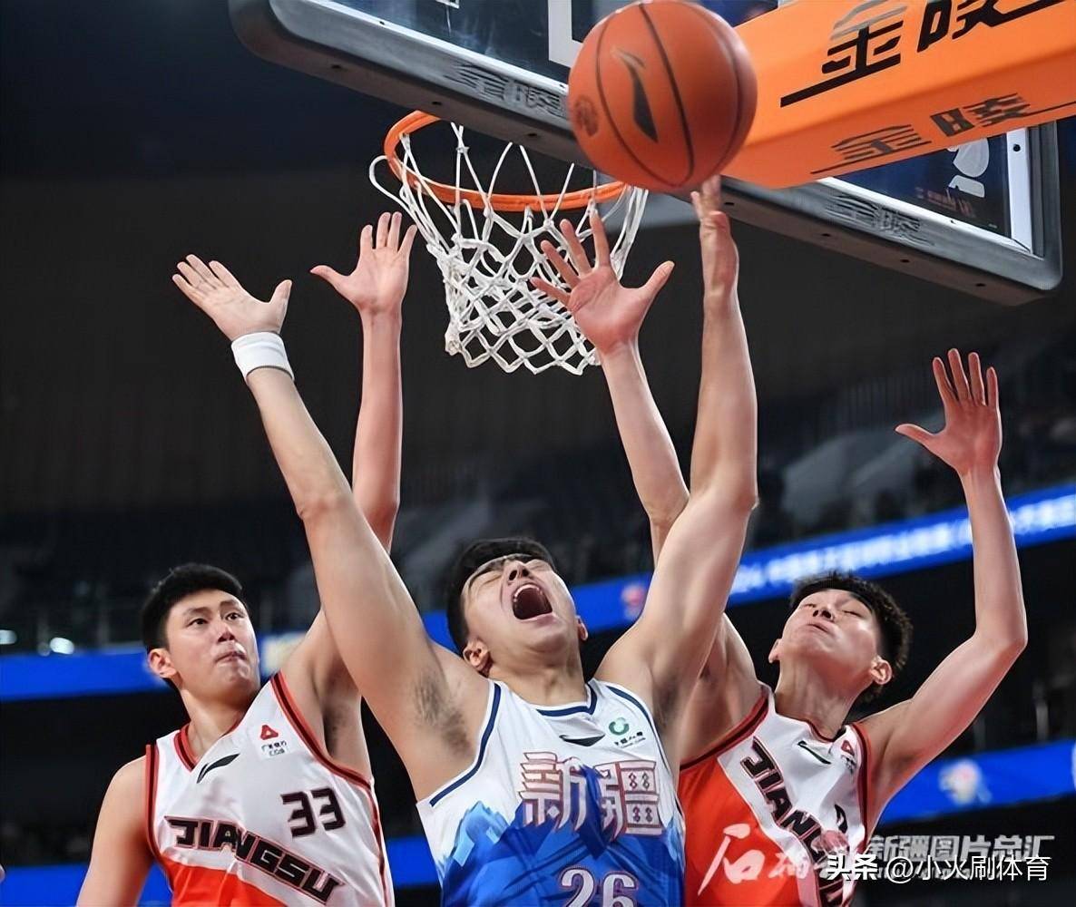 北京男篮对阵大连队，全队备战意志坚定(北京男篮对阵大连队,全队备战意志坚定不移)