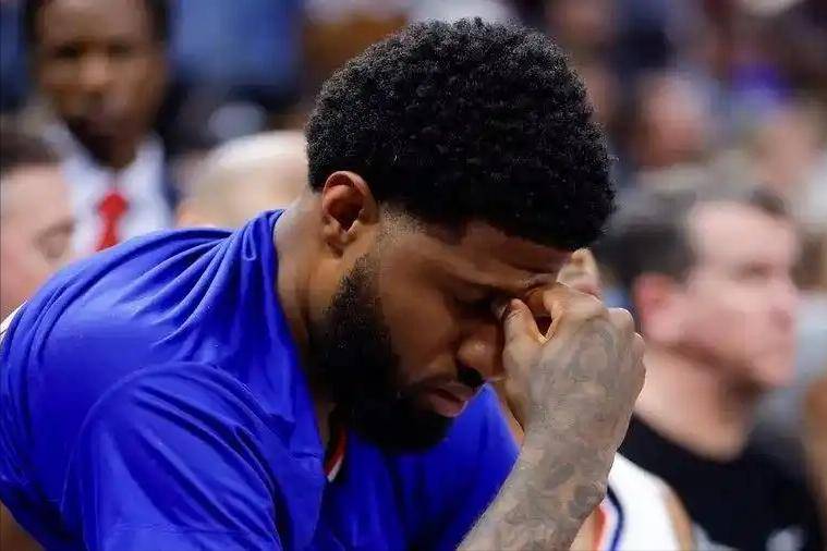 关于NBA-乔治训练受伤已接受左膝关节镜手术的信息