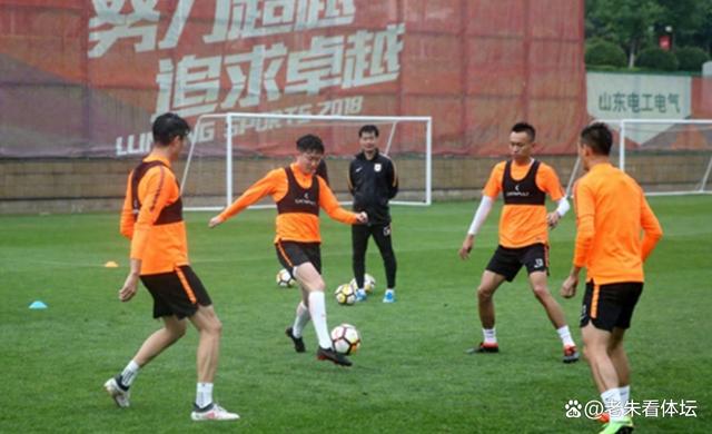 申花主场战平鲁能，保住中游位置